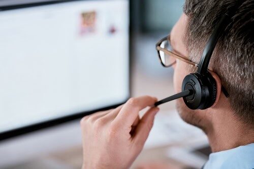 TATRAROPES customer support specialist wearing a headset providing B2B technical assistance for industrial synthetic ropes.